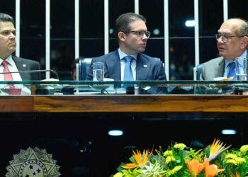 STF e Alcolumbre se articulam para dificultar impeachment Ícone de Busca