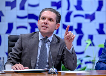 STF cassa Zambelli e aprofunda crise com o Congresso Ícone de Busca