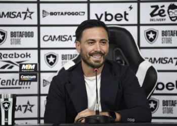 Botafogo anuncia saída do técnico Davide Ancelotti Botafogo anuncia saída do técnico Davide Ancelotti