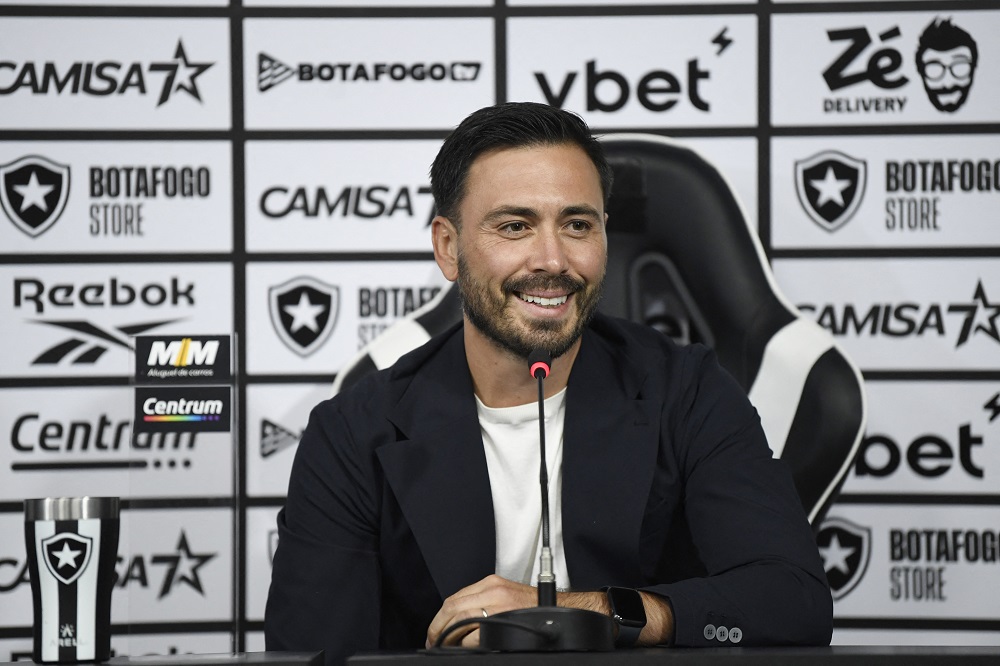 Botafogo anuncia saída do técnico Davide Ancelotti