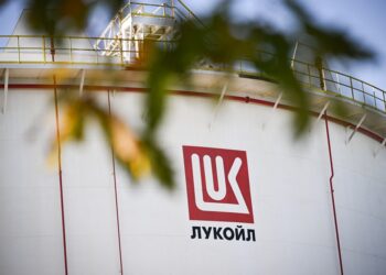 Reino Unido adia imposição de sanções à petrolífera russa Lukoil até fevereiro Reino Unido adia imposição de sanções à petrolífera russa Lukoil até fevereiro