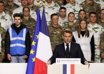 França anuncia serviço militar voluntário em meio a tensões crescentes com Rússia França anuncia serviço militar voluntário em meio a tensões crescentes com Rússia
