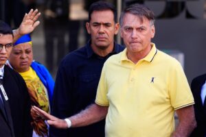 Moraes autoriza Bolsonaro a depor em caso de cofres na Alvorada