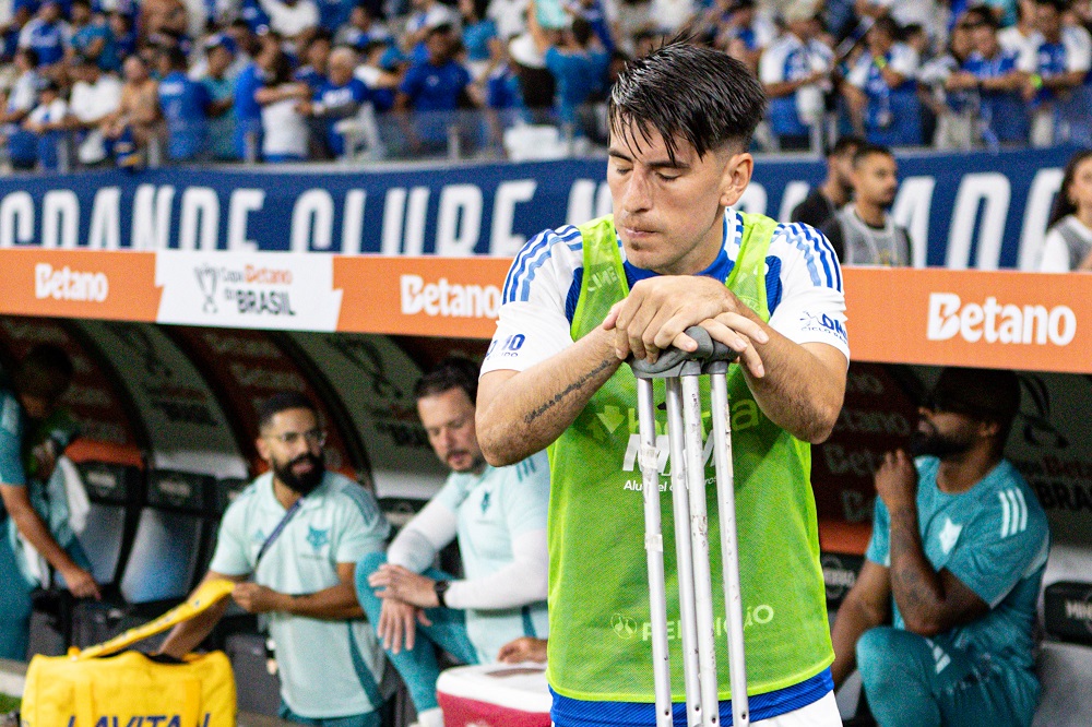 Zagueiro do Cruzeiro está fora de jogo decisivo contra o Corinthians