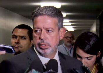 Ex-assessora de Lira é alvo de operação da PF por suspeita de desvio de emendas Ícone de Busca