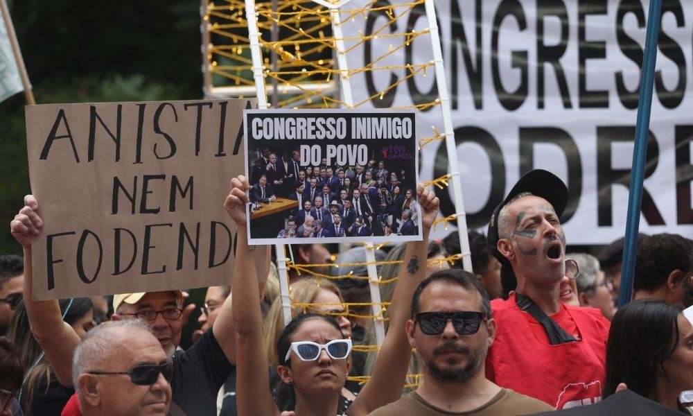 Atos contra PL da Dosimetria tomam conta do RJ e SP e tem presença de Caetano, Gil e outros artistas