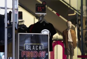 Black Friday: vendas devem movimentar R$ 5,4 bilhões em 2025, volume recorde, diz CNC