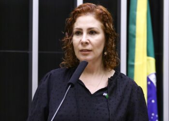STF forma maioria para manter perda de mandato de Carla Zambelli Ícone de Busca