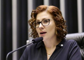 protestos e racha no Senado marcam o dia Ícone de Busca