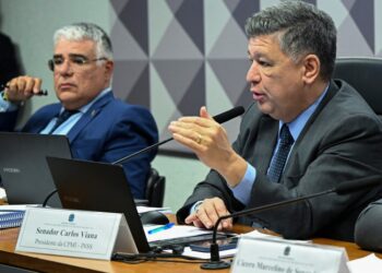 Parlamentares falam em ‘golpe’ após decisão de Gilmar Mendes sobre Lei de Impeachment Parlamentares falam em ‘golpe’ após decisão de Gilmar Mendes sobre Lei de Impeachment