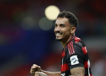 ‘Luis Enrique tem um problema, Flamengo está imparável’, diz jornal internacional sobre final com PSG ‘Luis Enrique tem um problema, Flamengo está imparável’, diz jornal internacional sobre final com PSG