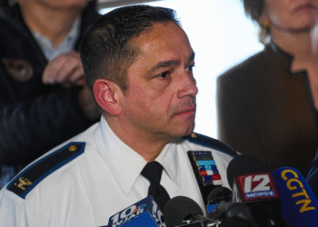 Polícia libera suspeito de ataque na Universidade Brown e admite que atirador segue foragido Polícia libera suspeito de ataque na Universidade Brown e admite que atirador segue foragido