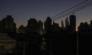 Grande SP tem 1,2 milhão de imóveis sem energia após passagem de ciclone