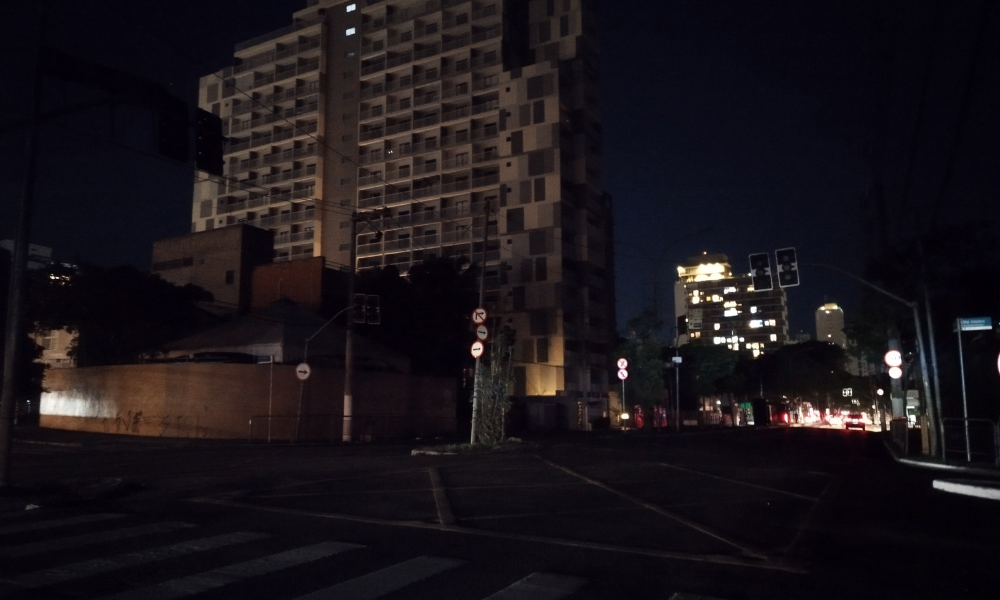 830 mil imóveis seguem sem luz após passagem de ciclone em SP