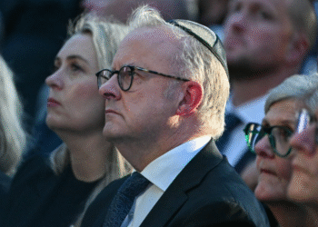 Premiê da Austrália é vaiado durante homenagem às vítimas de terrorismo em Sydney Premiê da Austrália é vaiado durante homenagem às vítimas de terrorismo em Sydney