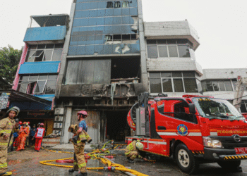 Incêndio em prédio comercial deixa 22 mortos na capital da Indonésia Incêndio em prédio comercial deixa 22 mortos na capital da Indonésia