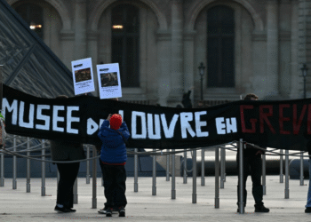 Greve de funcionários fecha o Museu do Louvre nesta segunda-feira Greve de funcionários fecha o Museu do Louvre nesta segunda-feira