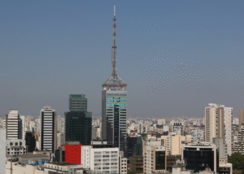 Ciclone extratropical se afasta e tempo volta a firmar no Sul e Sudeste nesta quinta-feira Ciclone extratropical se afasta e tempo volta a firmar no Sul e Sudeste nesta quinta-feira