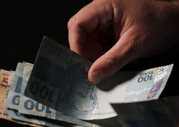 Dívida pública bruta do Brasil apresenta queda de 75,3% em relação ao PIB Dívida pública bruta do Brasil apresenta queda de 75,3% em relação ao PIB