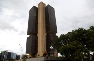 Banco Central mantém Selic em 15% ao ano