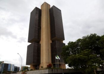 Banco Central mantém Selic em 15% ao ano