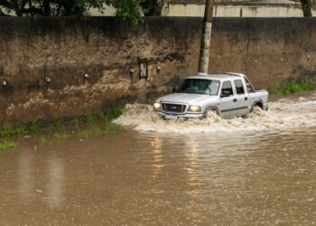Rio de Janeiro amanhece alagado; Castro aciona Comitê de Chuvas Rio de Janeiro amanhece alagado; Castro aciona Comitê de Chuvas