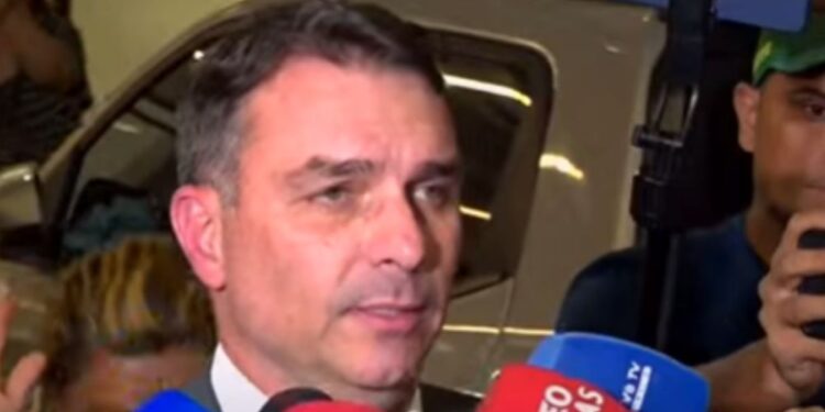 Deputados da direita comentam anúncio de Flávio Bolsonaro como candidato para 2026