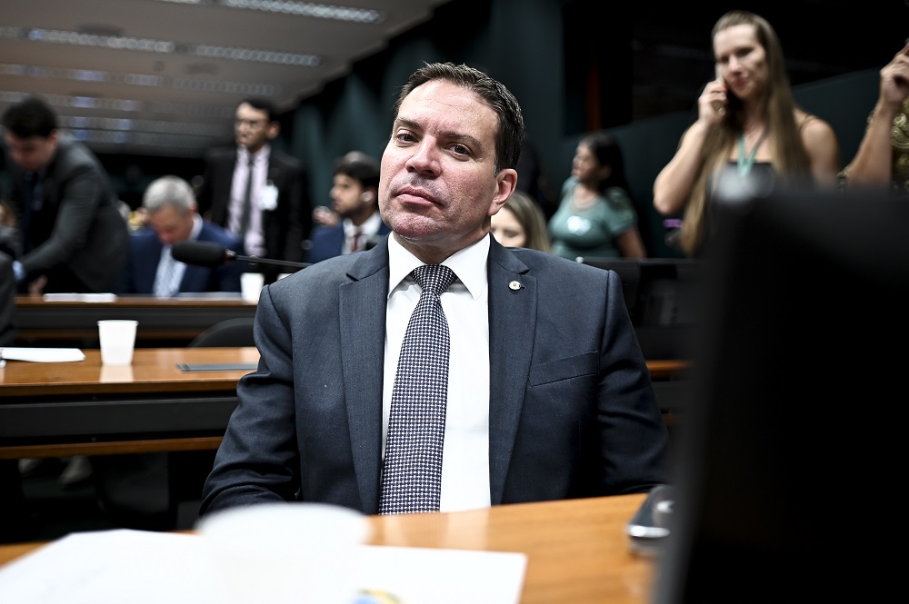 Ramagem pede que Câmara ignore decisão do STF, mantenha mandato e autorize voto remoto