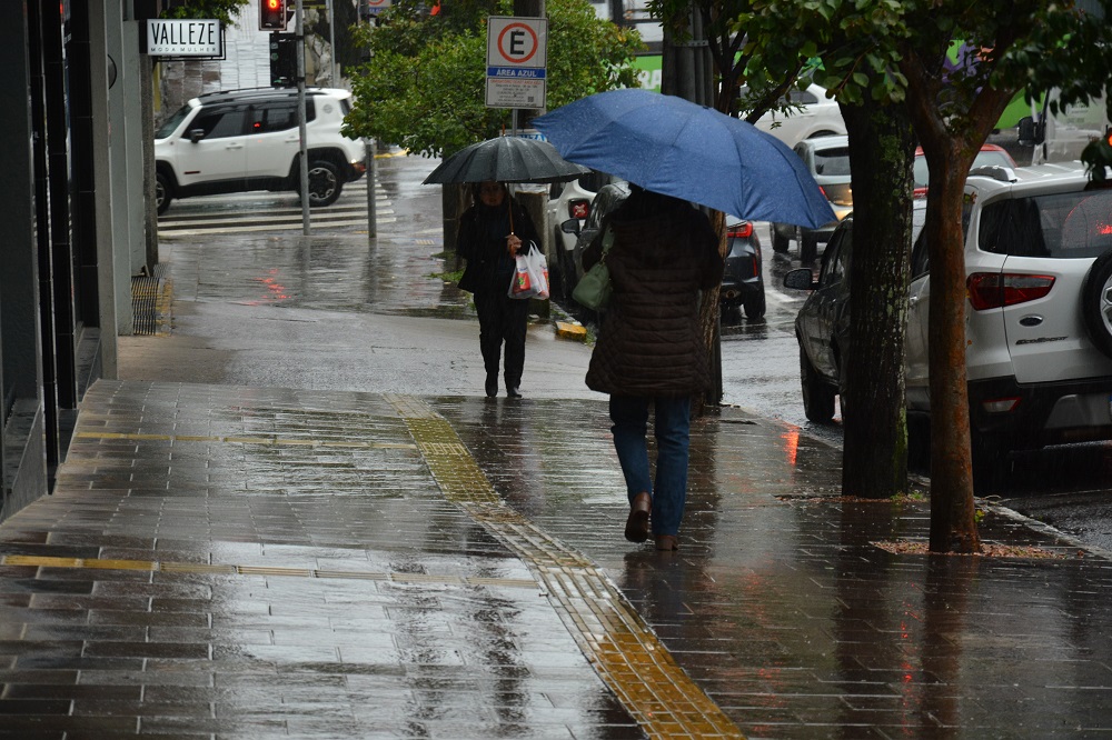 Ciclone extratropical deixa o Sul do país em alerta vermelho