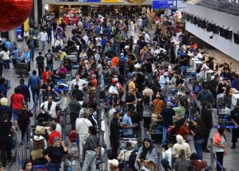 Vendaval histórico provoca caos em aeroportos e mais de 300 voos cancelados em SP Vendaval histórico provoca caos em aeroportos e mais de 300 voos cancelados em SP