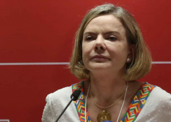 ‘Redução da pena de Bolsonaro é um grave retrocesso na legislação’, diz Gleisi Hoffmann ‘Redução da pena de Bolsonaro é um grave retrocesso na legislação’, diz Gleisi Hoffmann