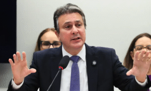 Camilo Santana tem 45% das intenções de voto no Ceará contra 36,8% de Ciro, diz pesquisa