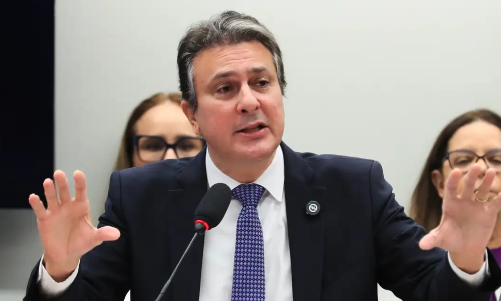 Camilo Santana tem 45% das intenções de voto no Ceará contra 36,8% de Ciro, diz pesquisa