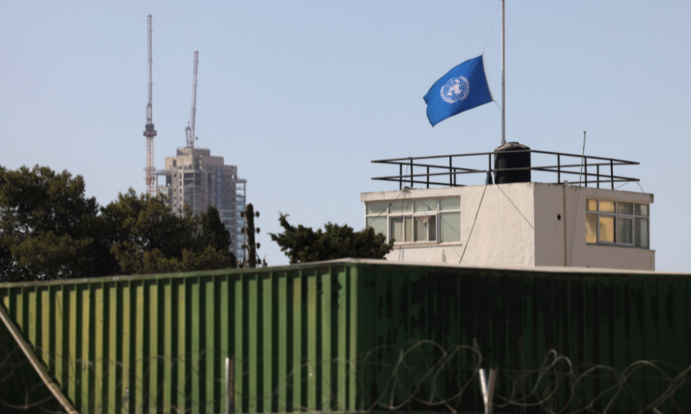 UNRWA acusa polícia israelense de invadir escritório em Jerusalém e substituir bandeira da ONU