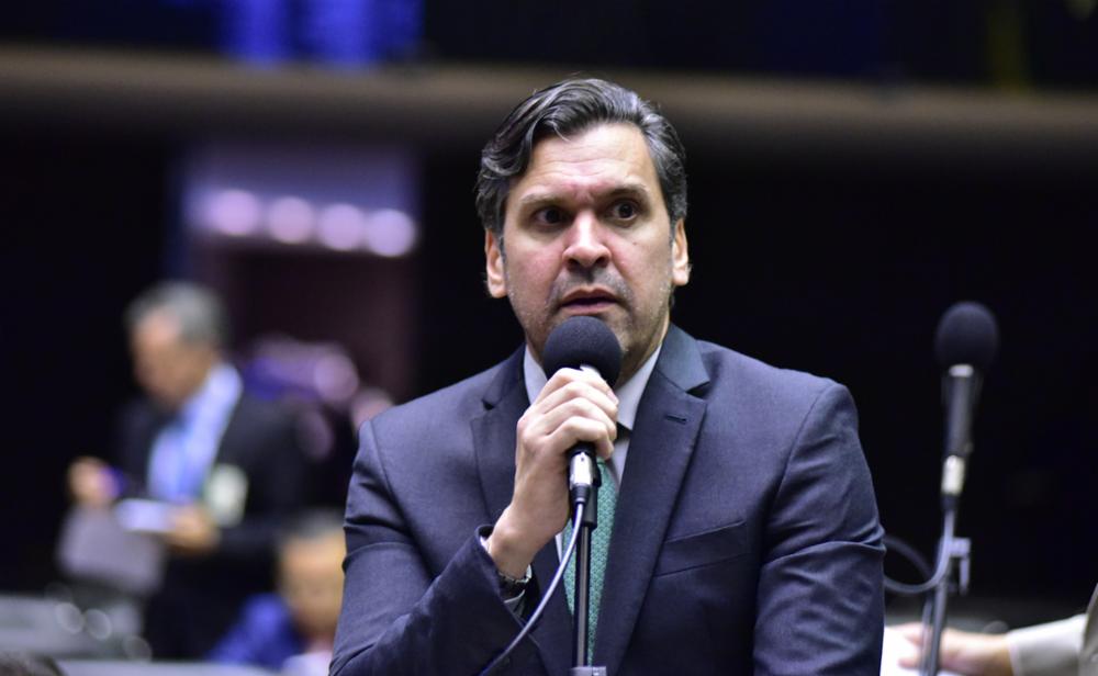 Relator do Orçamento de 2026 prevê superávit de R$ 34,5 bi e R$ 61 bi para emendas