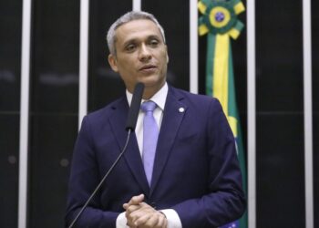 Gayer é indiciado pela PF por desvio de cota parlamentar; ele nega Ícone de Busca