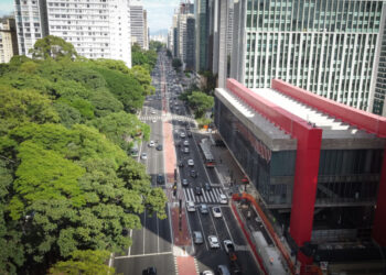 Domingo começa com temperaturas elevadas e clima abafado Domingo começa com temperaturas elevadas e clima abafado