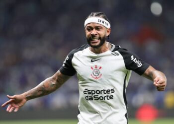 Com gol de Depay, Corinthians coloca pé na final da Copa do Brasil e quebra tabu no Mineirão