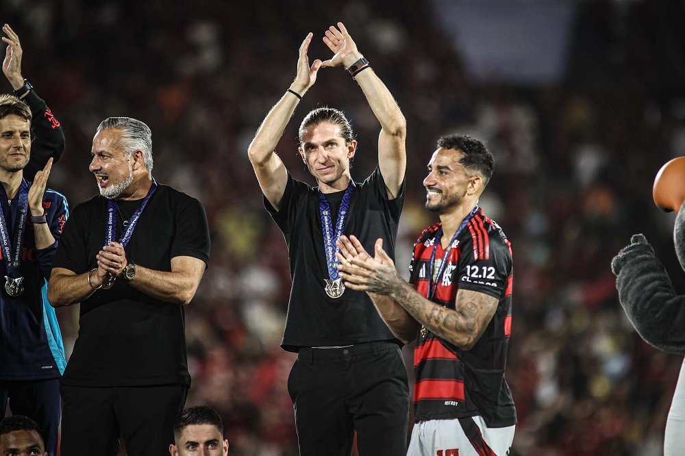 Filipe Luís abre o jogo sobre renovação com o Flamengo: ‘Não depende só de mim’