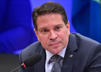 PF prende suspeito de ajudar Ramagem a fugir, diz empresário Ícone de Busca