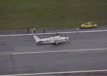 Avião quebra em aeroporto de BH e fecha local por uma hora