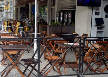 Bares, restaurante e hotéis devem ter prejuízo de R$ 100 milhões devido ao apagão em SP Integrando os segmentos de bares, restaurantes e viagens, a prestação de serviço foi o setor mais impacto pelas medidas de isolamento social