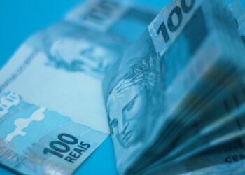 Brasil lidera ranking internacional de supersalários Ícone de Busca