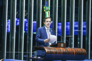 Bruno Bonetti assume mandato no Senado e reforça discurso conservador com críticas ao governo Lula